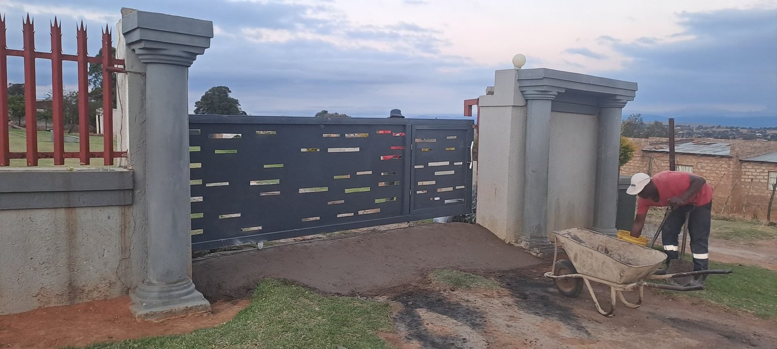 Sliding gate with slot infill design